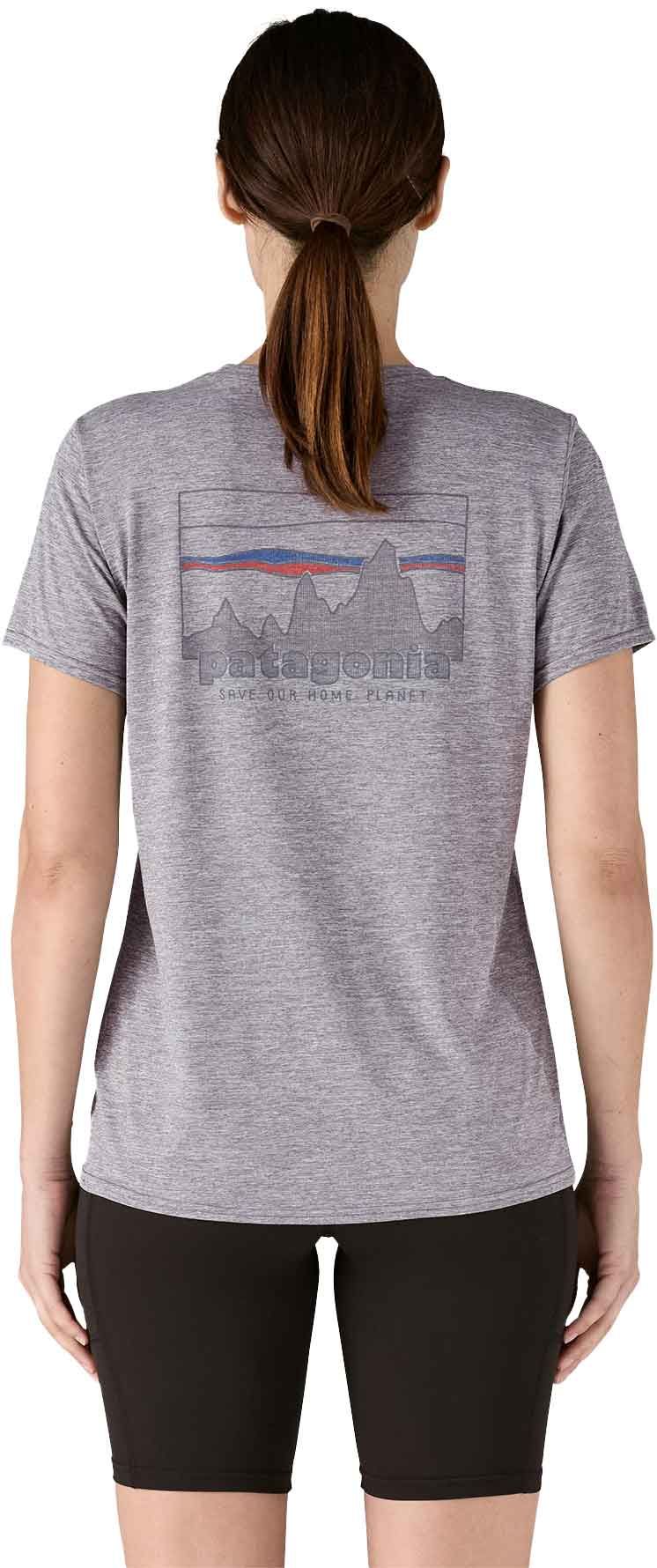 W's Cap Cool Daily Graphic Shirt '73 Skyline: Feather Grey – Image 5