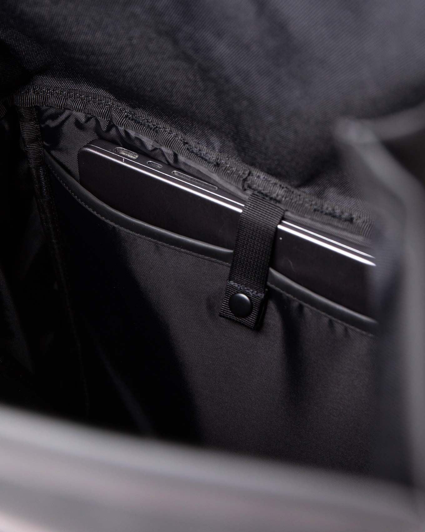 Stream Slim Rolltop M Black – Image 7